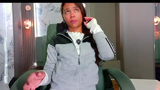 Snapshot of Kristall_06 chatting on 11.23.25 Kristall 06 online show from 11.23.25