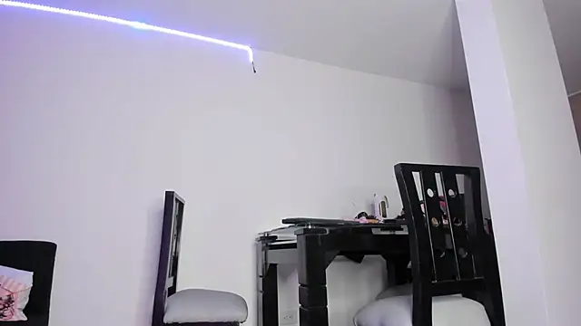 Snapshot of Cloekatz_ chatting on 12.23.25 Cloekatz online show from 12.23.25