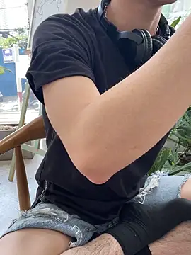 Snapshot of anhkiet_huang chatting on 11.19.25 anhkiet huang online show from 11.19.25