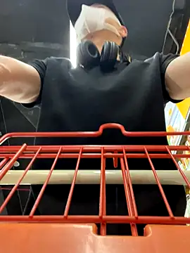 Snapshot of anhkiet_huang chatting on 12.01.25 anhkiet huang online show from 12.01.25