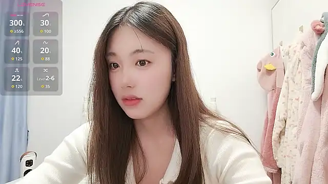 Snapshot of Luna_868 chatting on 12.02.25 Luna 868 online show from 12.02.25