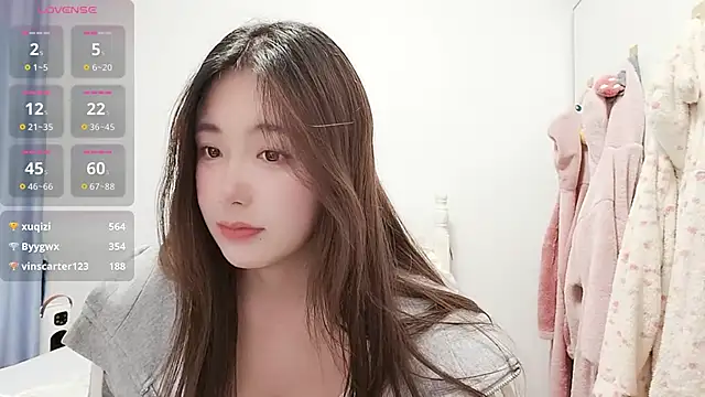 Snapshot of Luna_868 chatting on 12.13.25 Luna 868 online show from 12.13.25