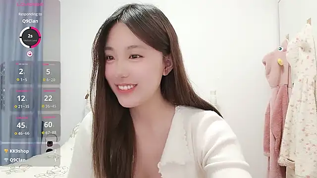 Snapshot of Luna_868 chatting on 12.16.25 Luna 868 online show from 12.16.25