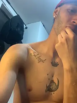 Snapshot of zoeandangel chatting on 10.29.25 zoeandangel online show from 10.29.25