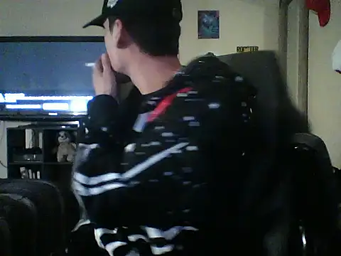 Snapshot of latinosatiro94 chatting on 12.18.25 latinosatiro94 online show from 12.18.25