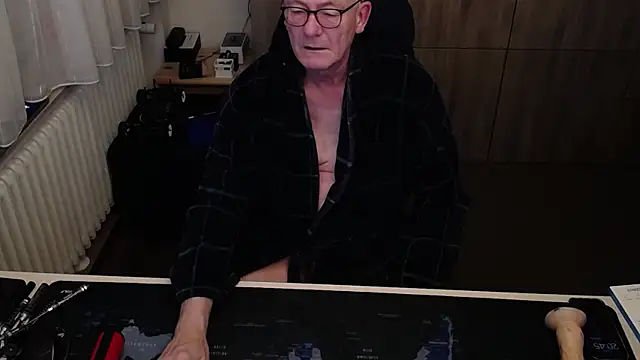 Snapshot of randyandy67 chatting on 11.12.25 randyandy67 online show from 11.12.25