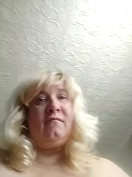 GlamMilena online show from 02.24.25