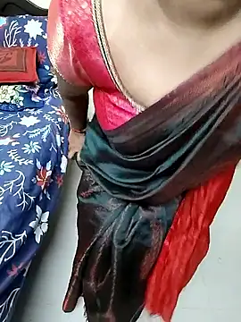 Snapshot of tamilmaha12 chatting on 09.28.25 tamilmaha12 online show from 09.28.25