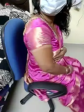 Snapshot of tamilmaha12 chatting on 10.03.25 tamilmaha12 online show from 10.03.25