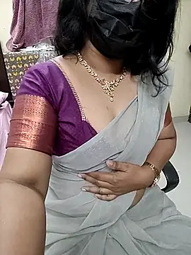 Snapshot of tamilmaha12 chatting on 10.31.25 tamilmaha12 online show from 10.31.25