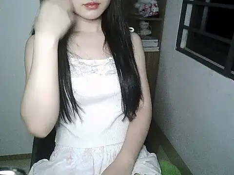 Snapshot of Annabelle-e chatting on 09.18.25 Annabelle-e online show from 09.18.25