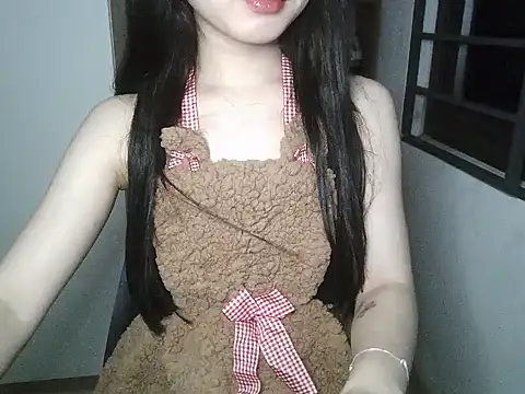 Snapshot of Annabelle-e chatting on 10.02.25 Annabelle-e online show from 10.02.25