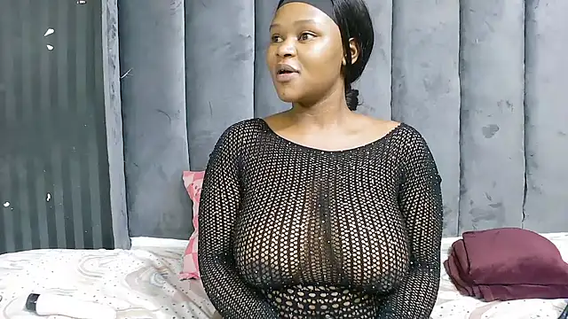 Snapshot of SexyBaddieXXX chatting on 10.20.25 SexyBaddieXXX online show from 10.20.25