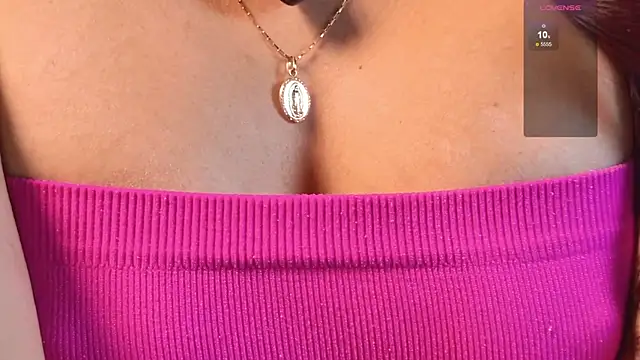 Snapshot of amy_greene chatting on 09.12.25 amy greene online show from 09.12.25