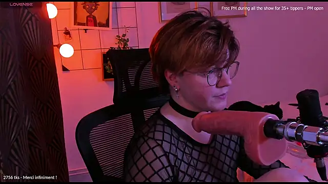 Snapshot of MossPrince chatting on 11.21.25 MossPrince online show from 11.21.25