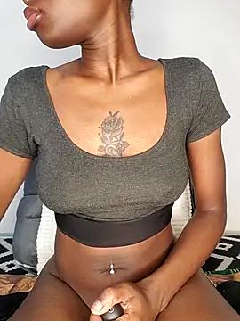 Snapshot of _Uphele chatting on 09.14.25 Uphele online show from 09.14.25