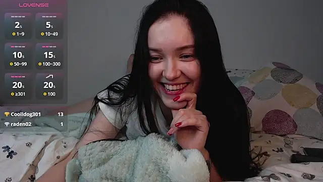 Snapshot of Veliora chatting on 11.11.25 Veliora online show from 11.11.25