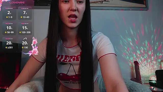 Snapshot of Veliora chatting on 11.16.25 Veliora online show from 11.16.25