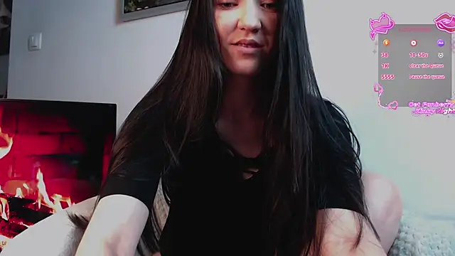 Snapshot of Veliora chatting on 11.22.25 Veliora online show from 11.22.25