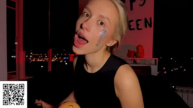 ElysiaXo online show from 10.31.25