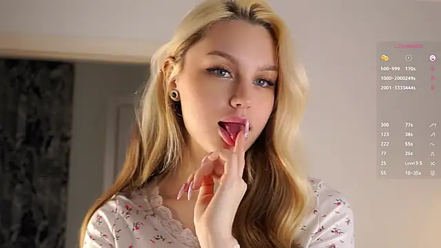 Snapshot of CherieSprinzl chatting on 09.24.25 CherieSprinzl online show from 09.24.25