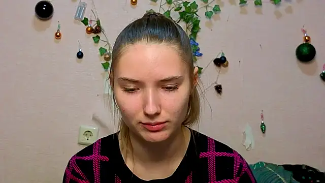  kikiclark   online show from 02.05.26