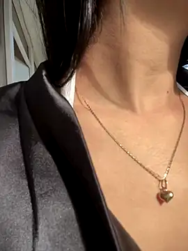 Snapshot of Juanita-Diaz chatting on 10.15.25 Juanita-Diaz online show from 10.15.25