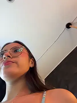 Snapshot of Juanita-Diaz chatting on 11.01.25 Juanita-Diaz online show from 11.01.25