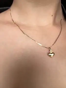 Snapshot of Juanita-Diaz chatting on 11.05.25 Juanita-Diaz online show from 11.05.25