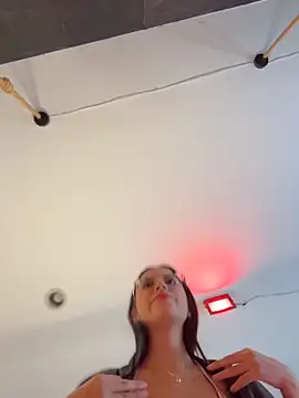 Snapshot of Juanita-Diaz chatting on 12.20.25 Juanita-Diaz online show from 12.20.25