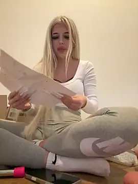 Steffi Snowbunny online show from 09.16.25