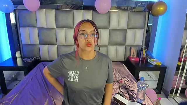 Valkiria js online show from 11.21.25