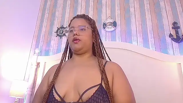 Snapshot of NicolBonnie chatting on 10.16.25 NicolBonnie online show from 10.16.25