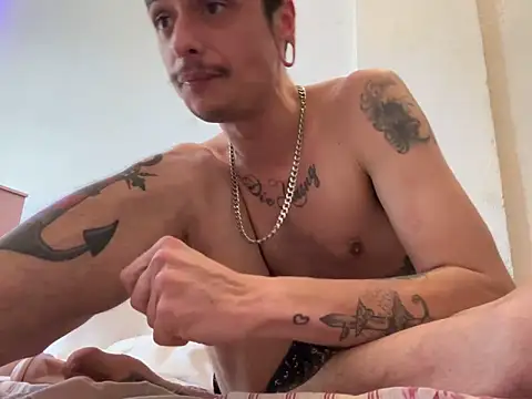 Snapshot of chrisalmeid_ chatting on 10.13.25 chrisalmeid online show from 10.13.25