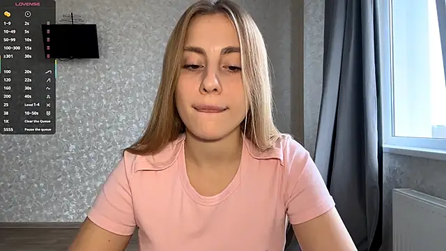 Snapshot of DreamyOlivia chatting on 11.02.25 DreamyOlivia online show from 11.02.25