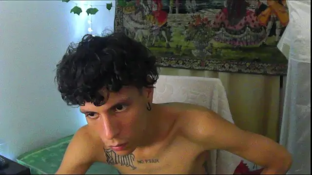 Snapshot of Crxxxsh chatting on 09.09.25 Crxxxsh online show from 09.09.25