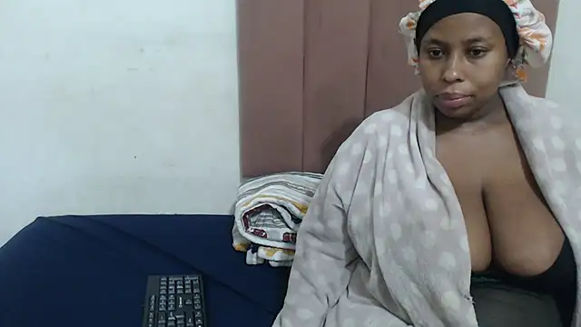 Snapshot of Chubby_Queenx255 chatting on 11.14.25 Chubby Queenx255 online show from 11.14.25