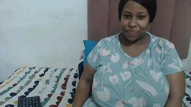 Snapshot of Chubby_Queenx255 chatting on 11.22.25 Chubby Queenx255 online show from 11.22.25