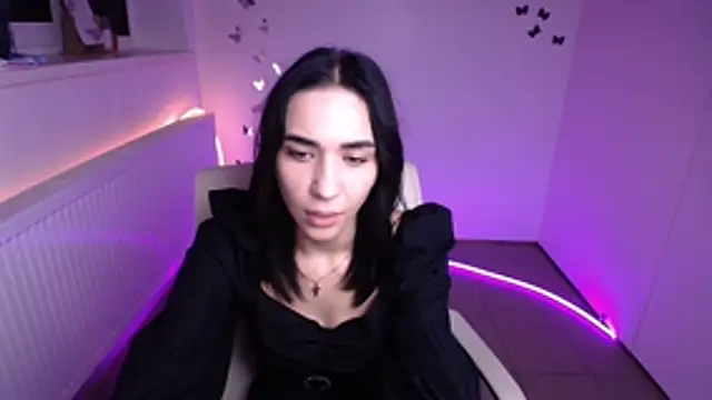 Snapshot of Bella_Night4 chatting on 10.28.25 Bella Night4 online show from 10.28.25