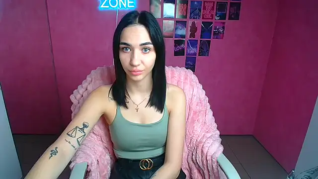 Snapshot of Bella_Night4 chatting on 10.29.25 Bella Night4 online show from 10.29.25