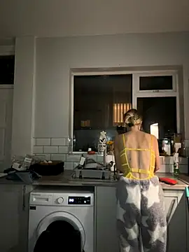 Snapshot of CheekyChelseaX chatting on 10.31.25 CheekyChelseaX online show from 10.31.25