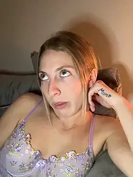 Snapshot of CheekyChelseaX chatting on 11.11.25 CheekyChelseaX online show from 11.11.25