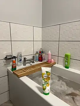 Snapshot of CheekyChelseaX chatting on 11.12.25 CheekyChelseaX online show from 11.12.25