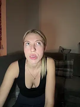 Snapshot of CheekyChelseaX chatting on 12.14.25 CheekyChelseaX online show from 12.14.25