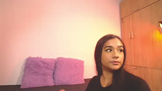 mae nathan  online show from 10.10.25