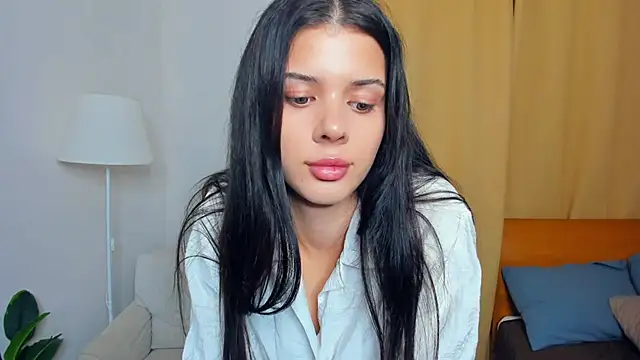 Snapshot of JoCauterucci chatting on 10.31.25 JoCauterucci online show from 10.31.25