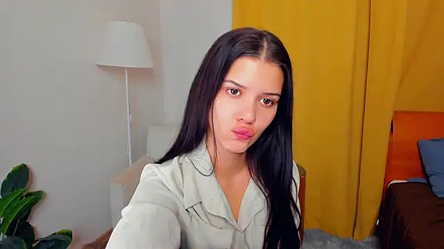 Snapshot of JoCauterucci chatting on 11.11.25 JoCauterucci online show from 11.11.25