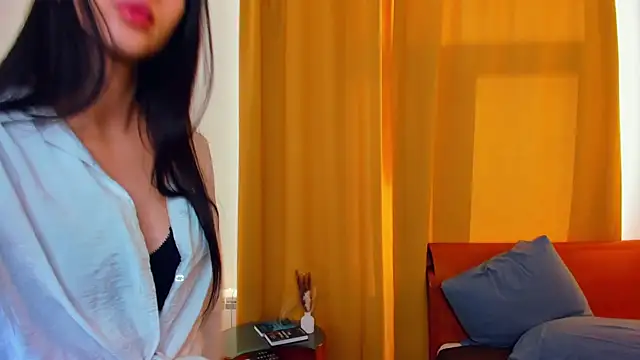 Snapshot of JoCauterucci chatting on 11.16.25 JoCauterucci online show from 11.16.25