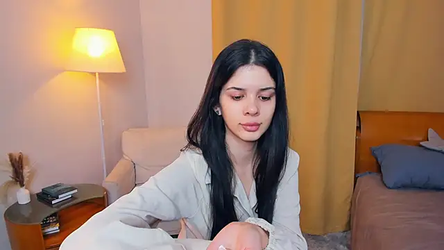 Snapshot of JoCauterucci chatting on 12.05.25 JoCauterucci online show from 12.05.25