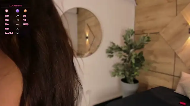 Snapshot of Vale_Lux chatting on 10.16.25 Vale Lux online show from 10.16.25